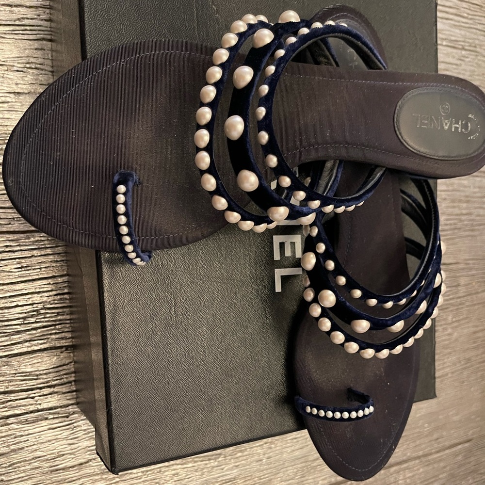 Chanel - Picture 4 of 5